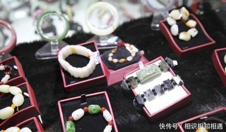 玉石店|卖玉石的老板,为什么自己不戴玉?并非戴不起,原因很多人猜不到