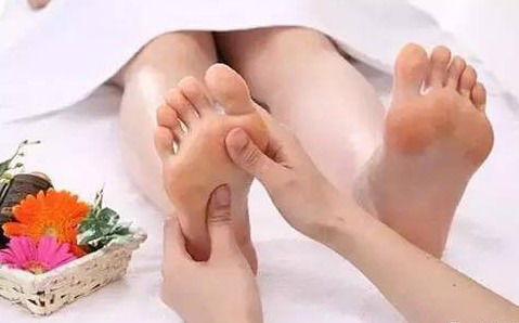 赘肉|坐着瘦肚腩、睡着瘦一圈3招让你赘肉一斤斤地掉！