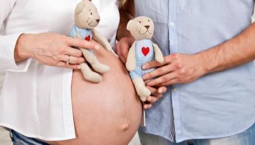 顺产|医生大叫“我摸到脐带了”宝妈吓哭，35周+3顺产双胞胎