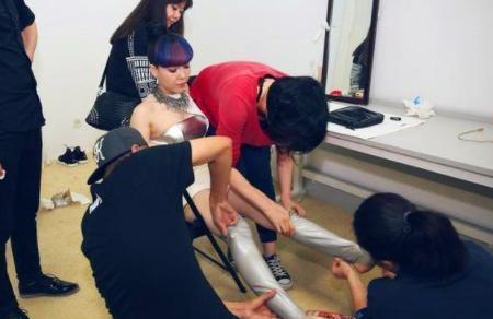 巔峰時(shí)刻|悲催“巨星”吳莫愁:從“1.3億出場(chǎng)費(fèi)”到消失不見,她經(jīng)歷了啥