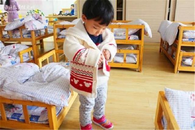 孩子感冒|儿科医生：孩子冬天容易生病不一定是穿太少，也可能是''穿太多''