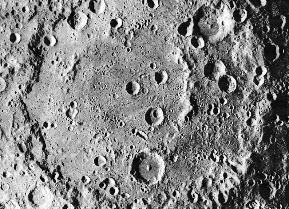 地球不再完美,美第1个在月球表面发现水?俄媒:44年前就发现了