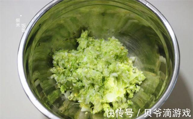 白菜包子这样做,不放一点肉,美味赛过大肉包,太好吃了