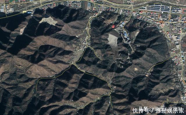 中年|山村百余口如今就剩5个人，隔沟相望的两户邻居，过成一家亲