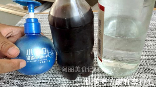 今天才知道,把白醋倒在燃气灶上,一年省出好几百开支,方便实用