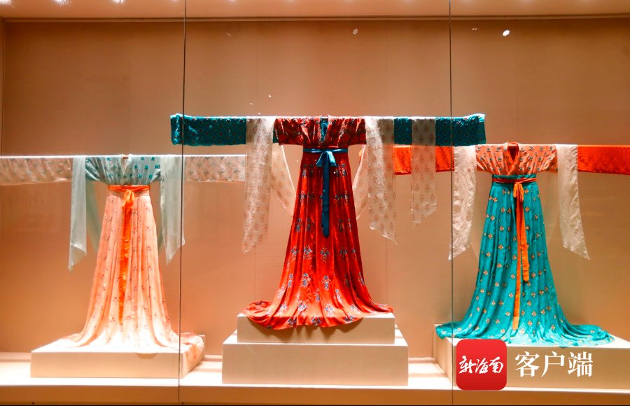  汪承贤摄|12月10日，到海南省博物馆看“觉色敦煌——敦煌石窟艺术展”