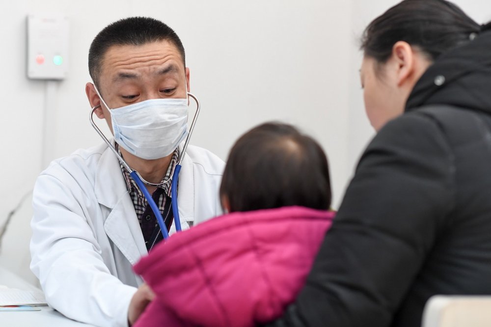 孩子睡觉时有3个现象，说明辅食添加过度，脾胃出现问题了