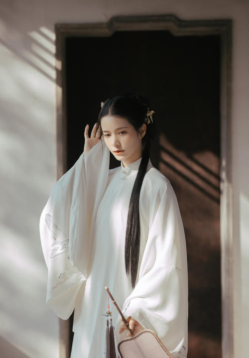  楚楚动人|有一种汉服叫“白月光裙”，仙气又温柔，自带“楚楚动人”滤镜