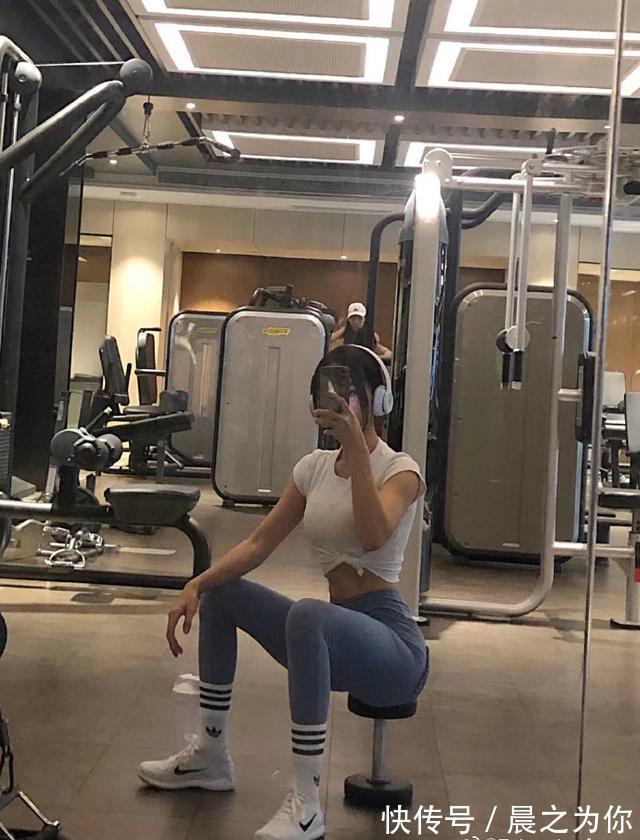 腿部肌肉|21岁健身模特,颜值正,身材也十分撩人,4个动作练出女神身材