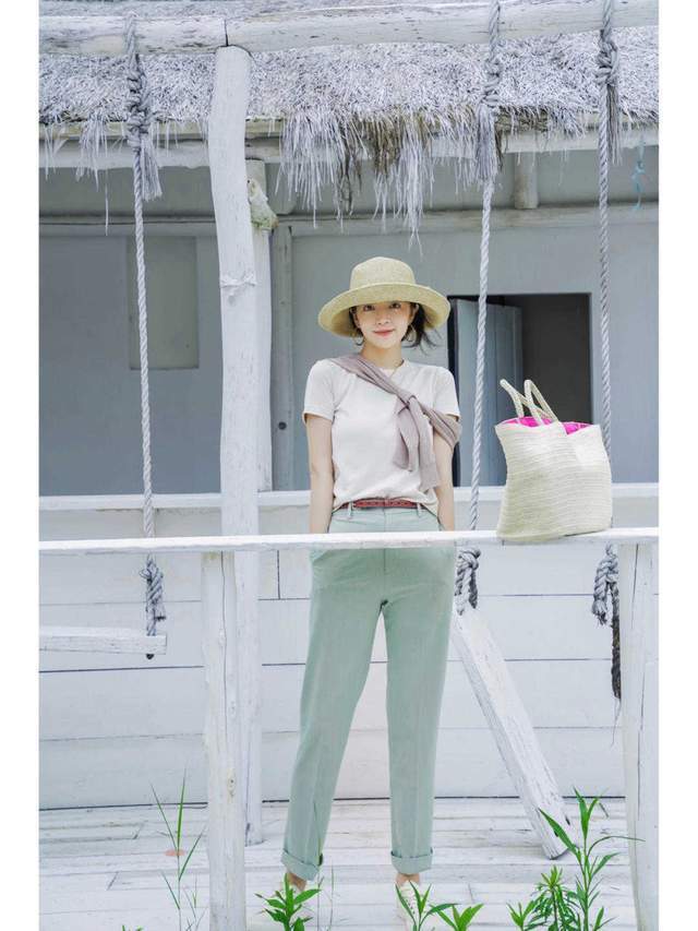 西裤|秋季胖女孩怎么穿?卡其色风衣搭配牛仔裤高级优雅,显高还显瘦