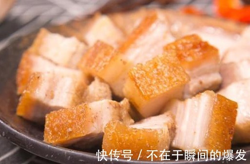 做红烧肉,别再加料酒炖!再加这2料,肉质软烂不油腻,红而透亮