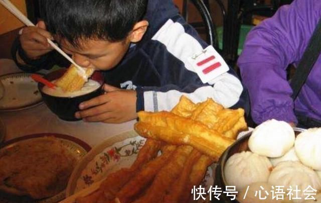 盲肠炎|这4种早餐不健康，被称“中国式糊弄早餐”，很多家长还在天天买