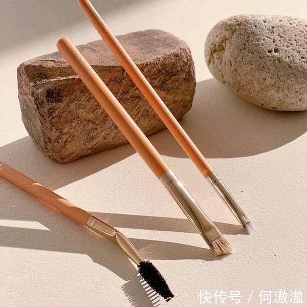 新手必学下眼影技巧!放大双眼关键在下眼影,矫正眼型、眼妆干净有层次的下眼影画法