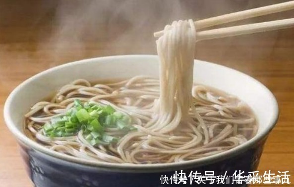 蔬菜|挂面不是越贵越好，这5种别买，价格高营养低，只看1点，更实惠