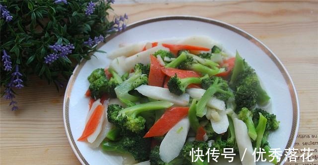这两种蔬菜,适合冬季吃,营养不输大鱼大肉,这个做法,脆嫩可口!