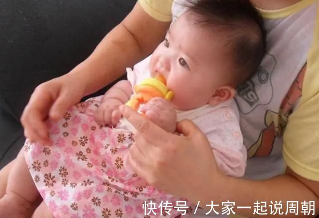 母乳|1岁宝宝喝母乳体重达30斤,邻居直夸营养好,医生别沾沾自喜