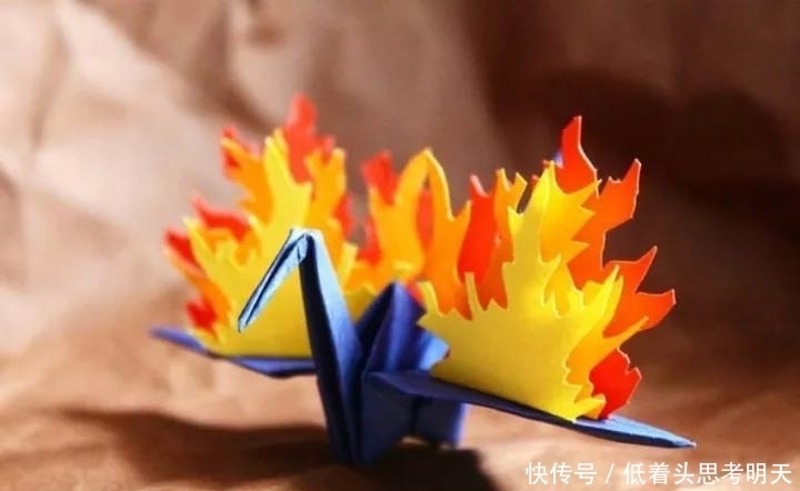 重样|每天折一只千纸鹤，他坚持了1000天不重样，女友被感动到梨花带雨