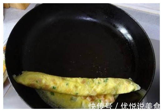 3个鸡蛋2勺牛奶,等于5分钟搞定的营养早餐,味道不比饼差