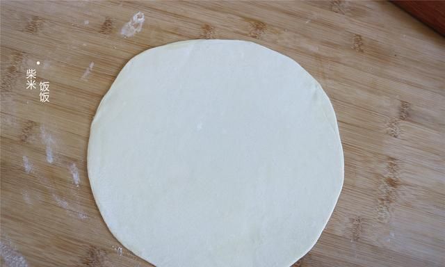 我家常做的快手早餐饼,一锅出两张,柔软筋道,卷上菜可香了