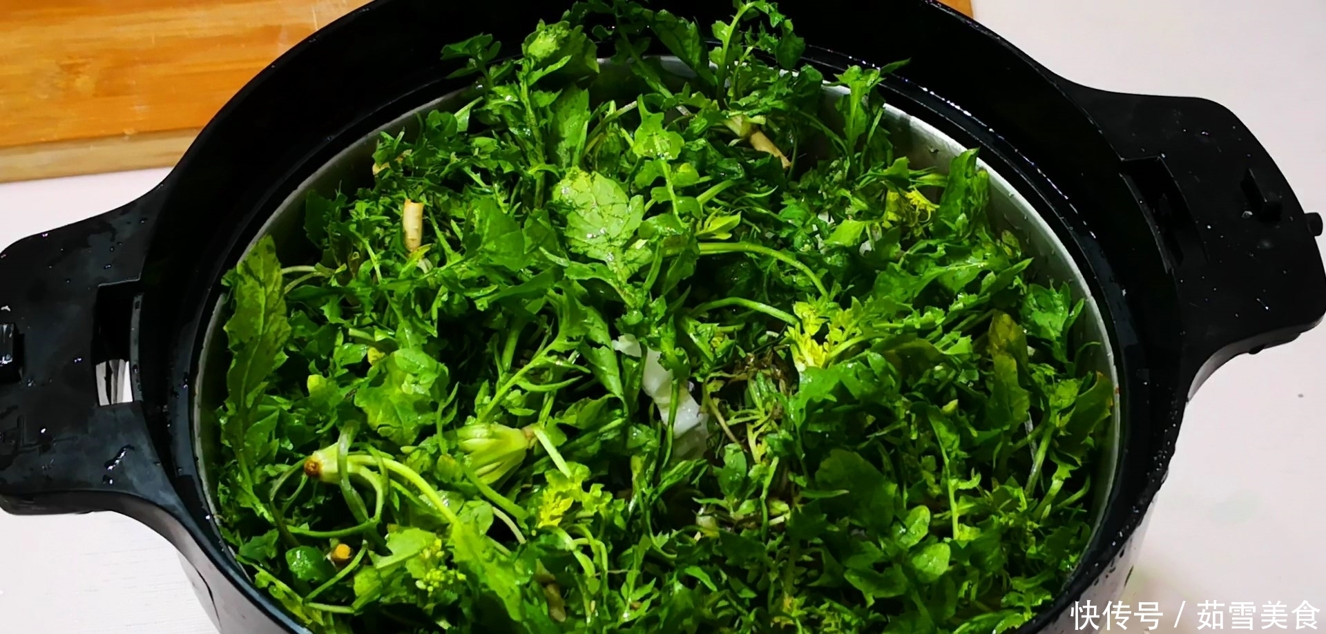 白菜饺子怎样做好吃?调馅原来有秘诀,吃起来比肉馅还香,真解馋