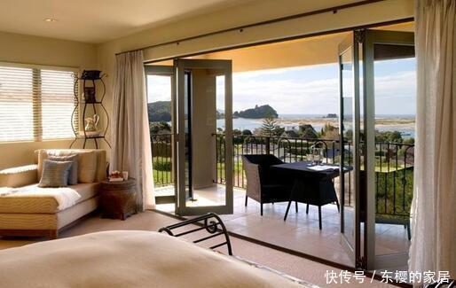 齐家栗子|头次见阳台不装推拉门，聪明人都喜欢用折叠门替代，美观又大气