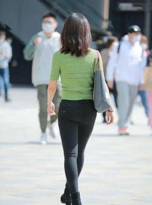 黑色|黑色性感长袖搭配黑色七分打底裤,整体还是单品,都要把握好