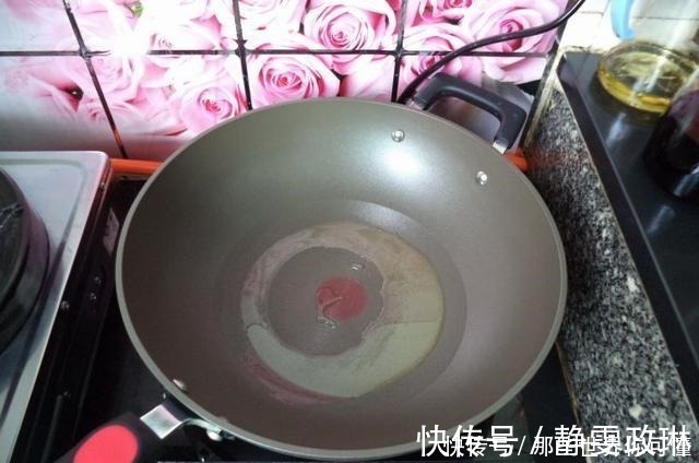 黑胡椒粉|两个土豆两个鸡蛋，无需面粉做美食，儿子吃一次就忘不了，真香