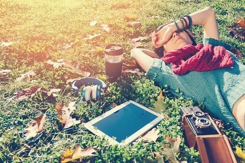 骨质疏松|听说晒太阳能补钙、预防骨质疏松?那要怎么晒、晒多久?