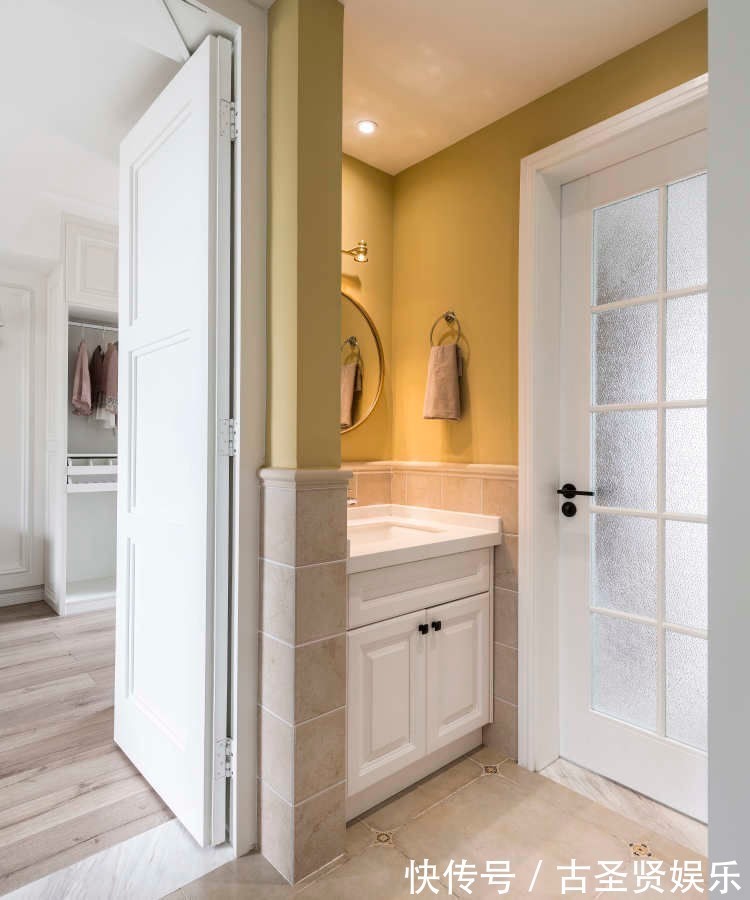 客厅|“独居老人”的蜗居,舒适不失趣味,专门设计的墙漆更是独一无二