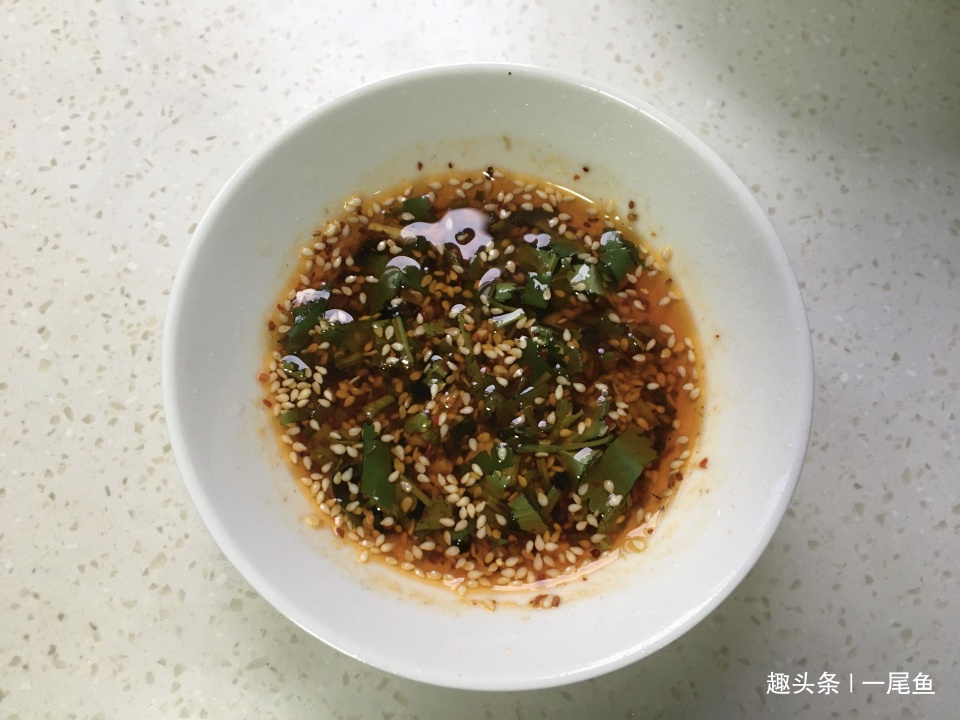 三月宁可不吃肉也要吃此菜，二块钱一斤，十分钟上桌，脆嫩多汁