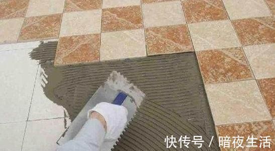 瓷砖|为何大家都不用水泥贴瓷砖了现在聪明人都这样做,省钱又方便