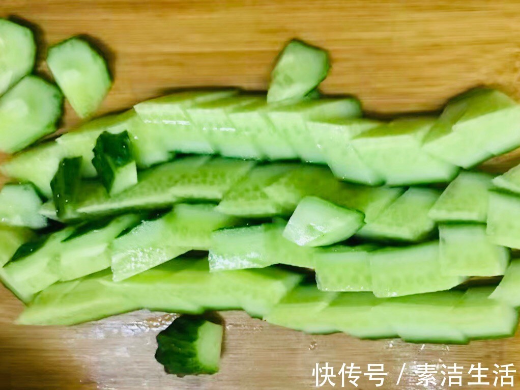 黄瓜|海蜇头这么一拌太好吃了，酸辣脆爽，端上桌抢着吃