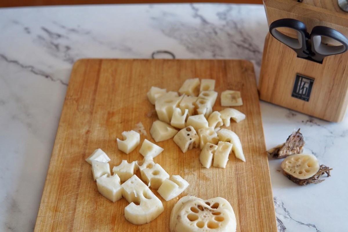 莲藕最下饭的做法,脆嫩亮白不发黑,吃起来比肉香
