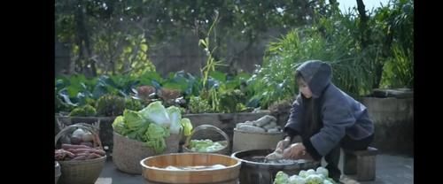  李子柒做泡菜遭韩国网友围攻：泡菜是我们韩国人吃的吧？