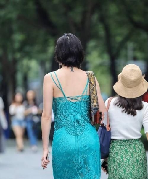 高跟鞋 提升女神般气质,修身的连衣裙,时尚气质满分!