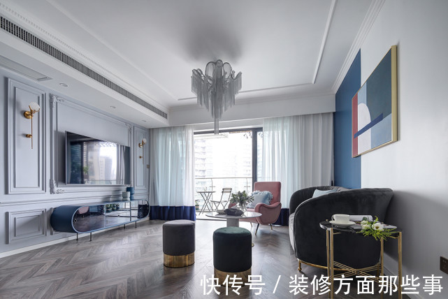 色彩|125平背景墙用简约的曲线元素与丰富的色彩设计时尚风情