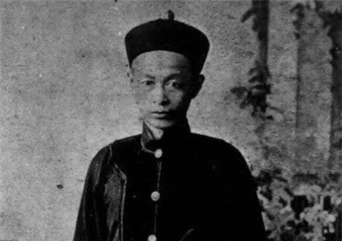 萨镇冰|小兵见将军在椅子上睡着,悄悄为他盖上被子,从此改变自己的命运