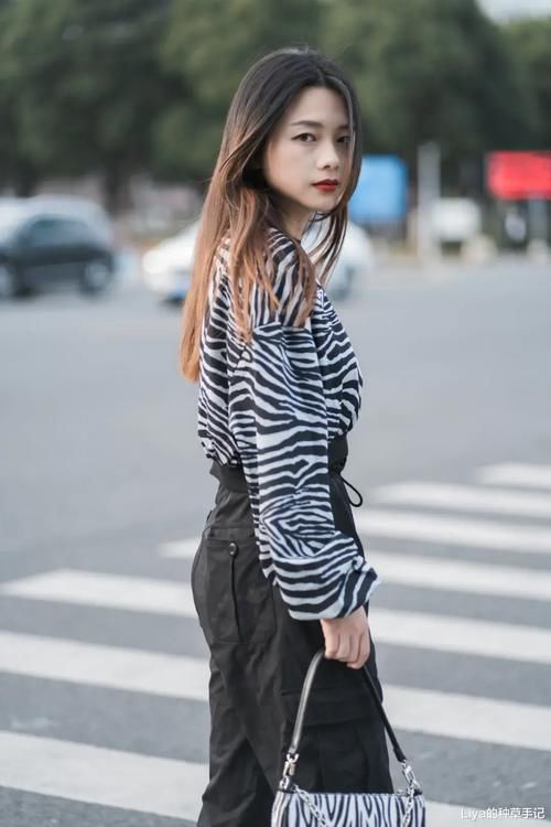 卫衣 + 小黑裤，卫衣 + 九分裤，太洋气！