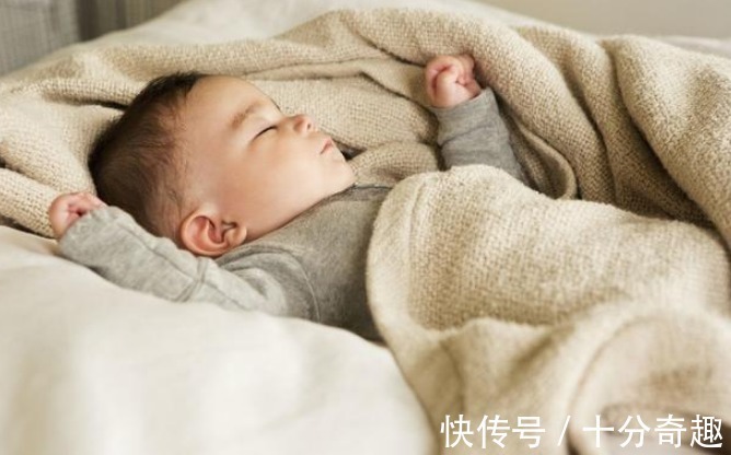 母乳喂养|宝宝从出生到6个月,宝妈要做好6件事,让宝宝发育得更好更健康