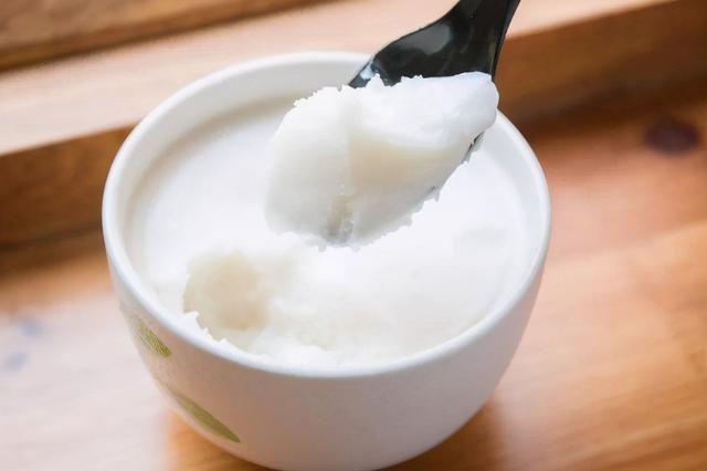 好吃|熬猪油时，多放“2个料”，猪油熬好又白又香，没腥味炒菜好吃