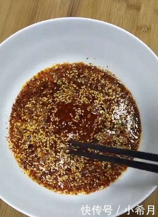 小伙|小伙教你煮好吃的面条,非常的有食欲,简简单单的面条看着真好吃