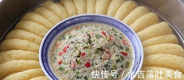 自从玉米面学会这样做，我家的正餐三顿两顿都吃它，低脂又解馋！