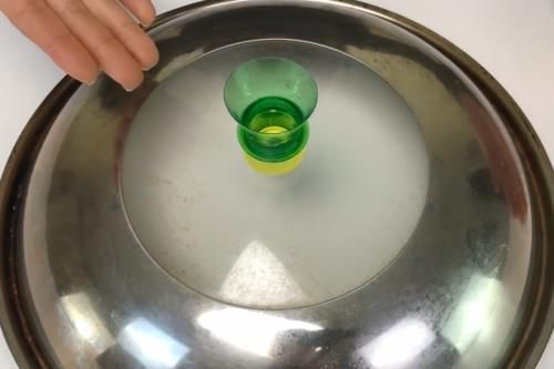 锅盖把手坏了,不用花钱找人配,只需一个空塑料瓶,比买的还好用