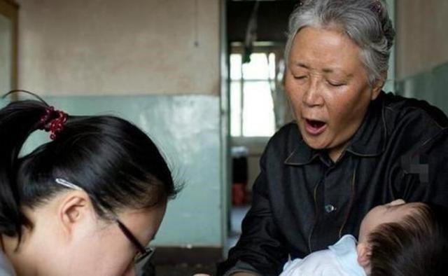 儿户|“双儿户”和“双女户”,父母步入晚年后的生活,差距不止一点点