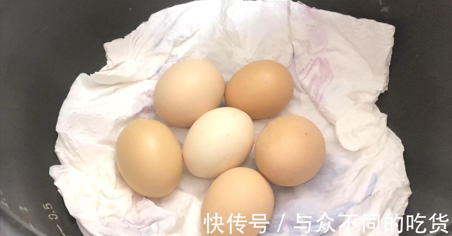 鸡蛋|鸡蛋别再用水煮了,保姆教你新方法,只需1分钟,鸡蛋鲜嫩不粘壳