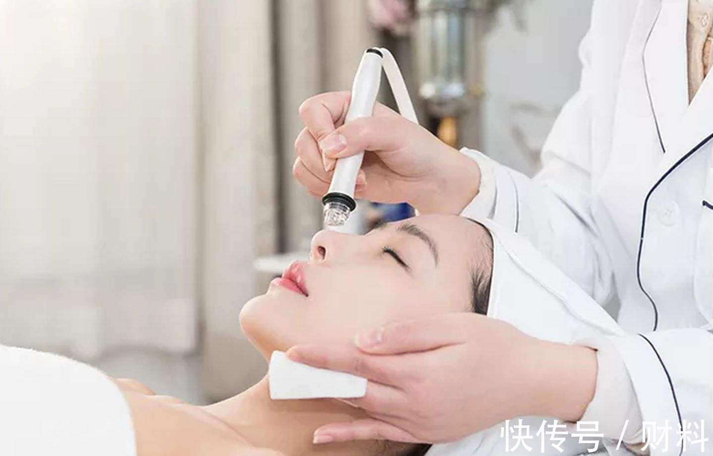 热拉提|又一“智商税”显现:成本40元却收费两三万?不少女性还愿意买单