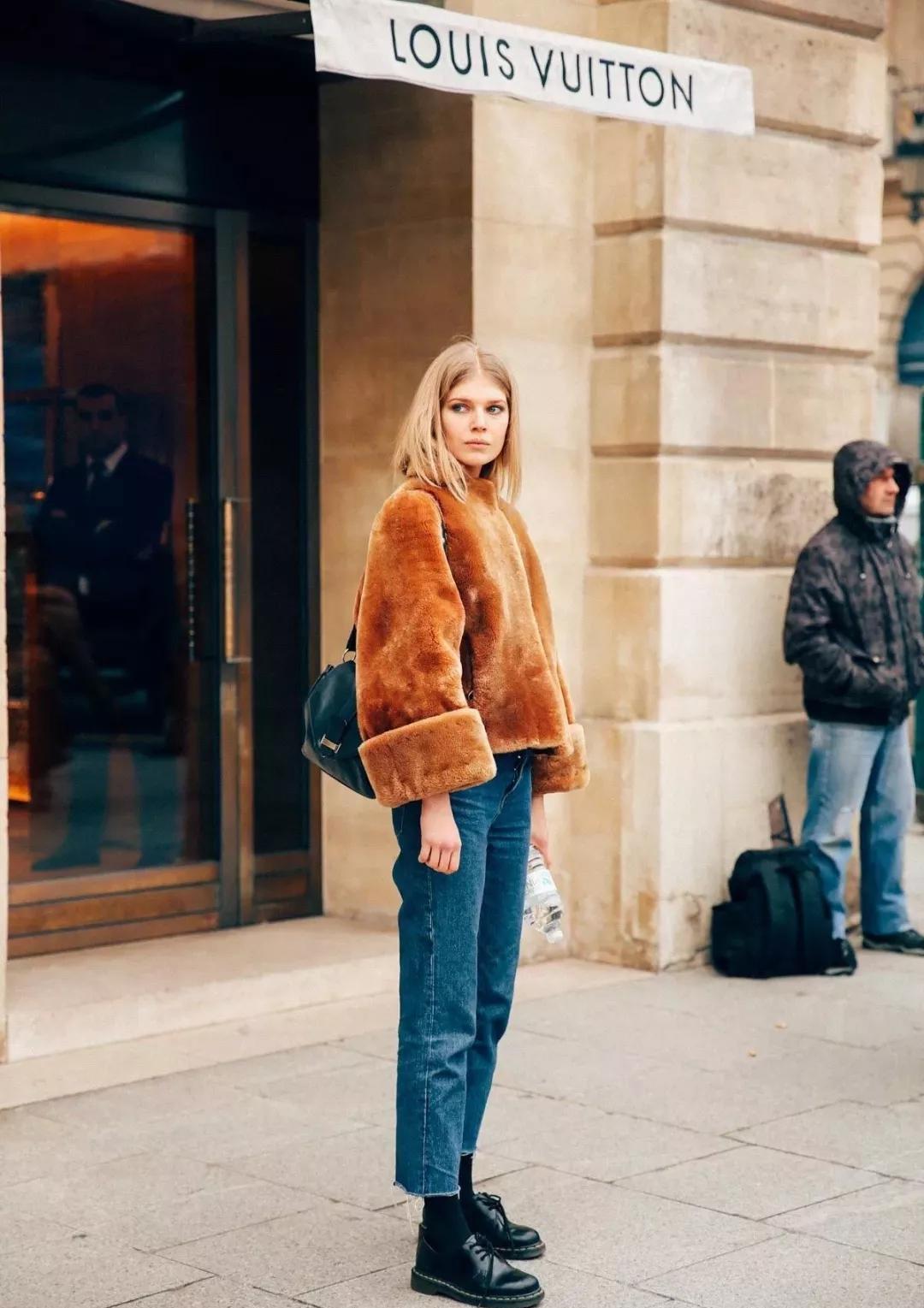 2021时尚秀场:开年时髦穿搭套路:“上短下长”,今天开始流行?