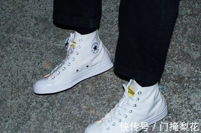 拼色 小白鞋、小黑鞋穿腻了?五彩斑斓的「拼色运动鞋」,该上名单了!
