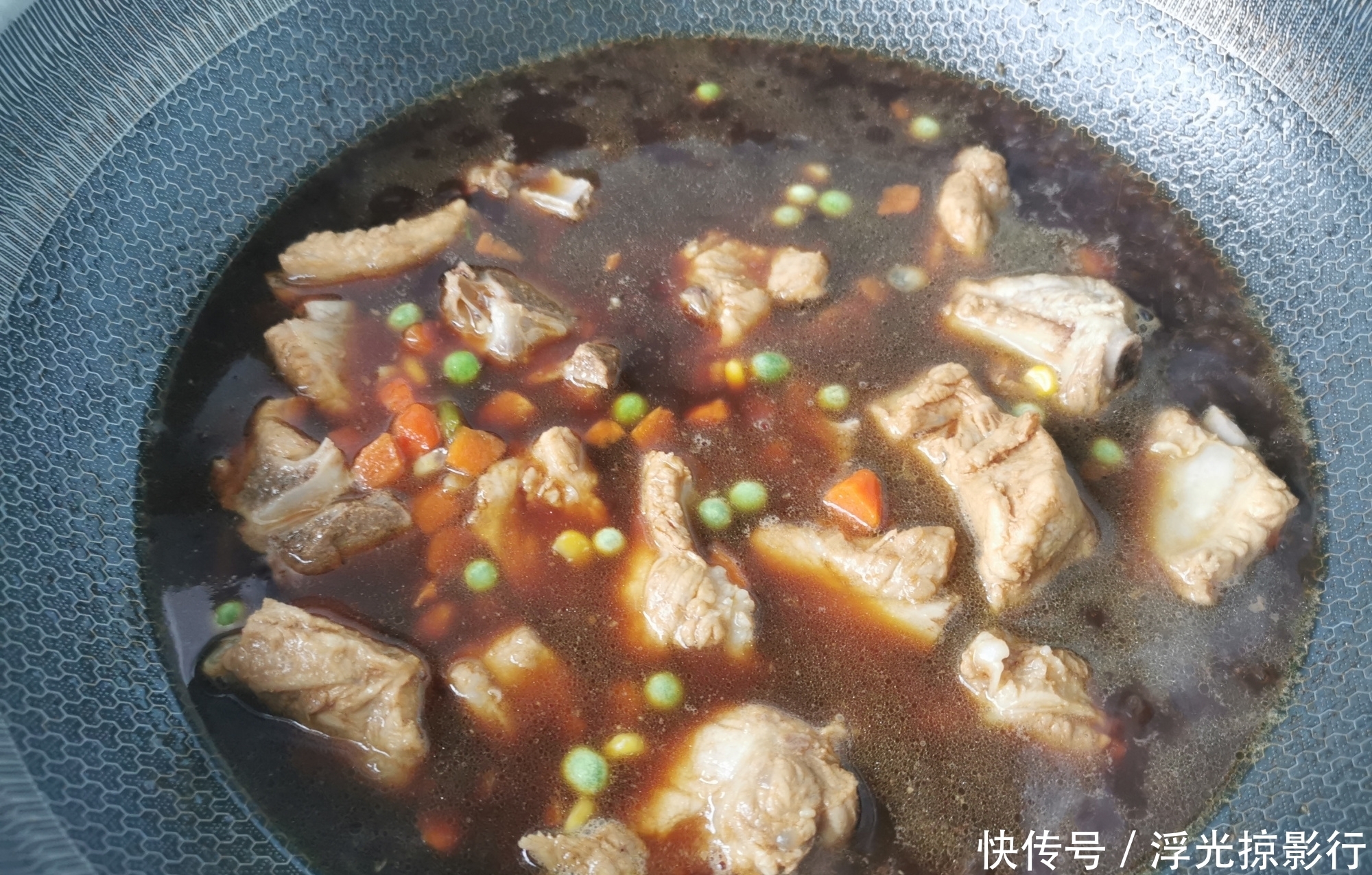 懒人|简单易做的懒人焖饭,饭、菜、肉一锅出,省事好吃,比叫外卖都快