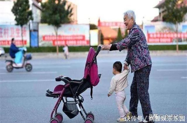 奶奶|孩子超市打碎鸡蛋,被要求10倍赔偿,奶奶的做法让店员无话可说